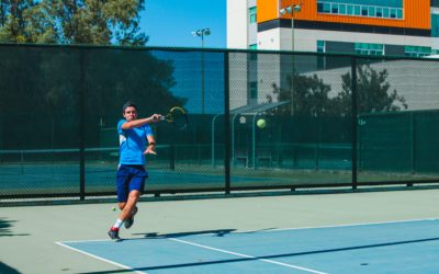 ¿Cómo afecta el tipo de pista de tenis al bote de la pelota?