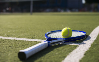 ¿Cómo mantener una pista de tenis de césped artificial?