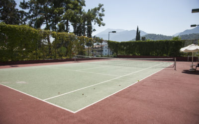 Así debe ser el mantenimiento de una pista de tenis de hormigón poroso